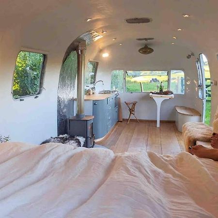 Airstream, Vintage American Caravan & Hottub Ашбертон Экстерьер фото