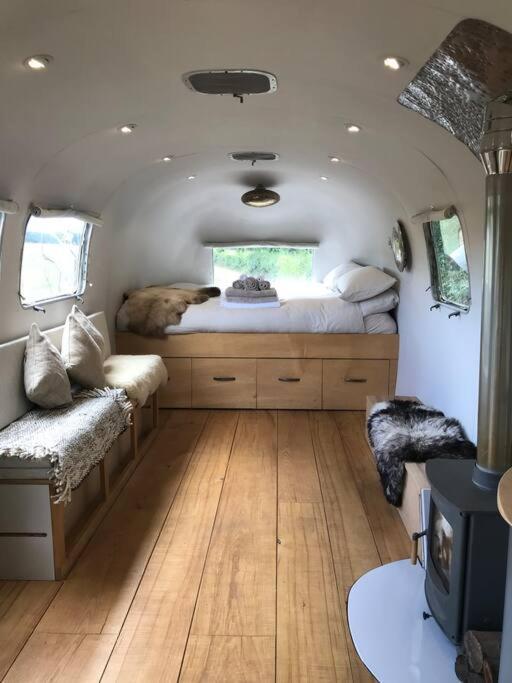 Airstream, Vintage American Caravan & Hottub Ашбертон Экстерьер фото