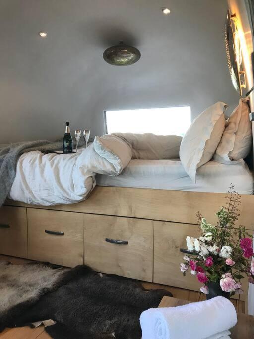 Airstream, Vintage American Caravan & Hottub Ашбертон Экстерьер фото
