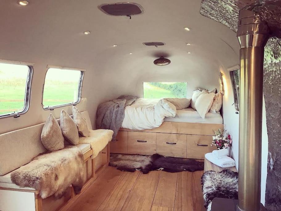 Airstream, Vintage American Caravan & Hottub Ашбертон Экстерьер фото