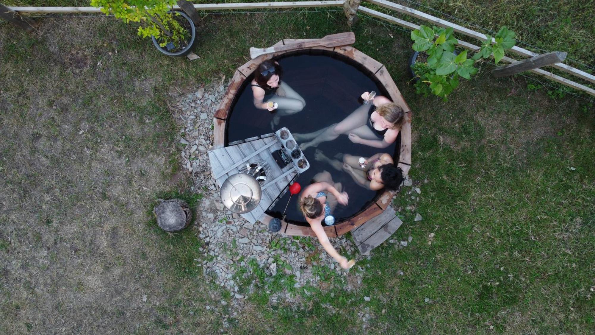 Airstream, Vintage American Caravan & Hottub Ашбертон Экстерьер фото